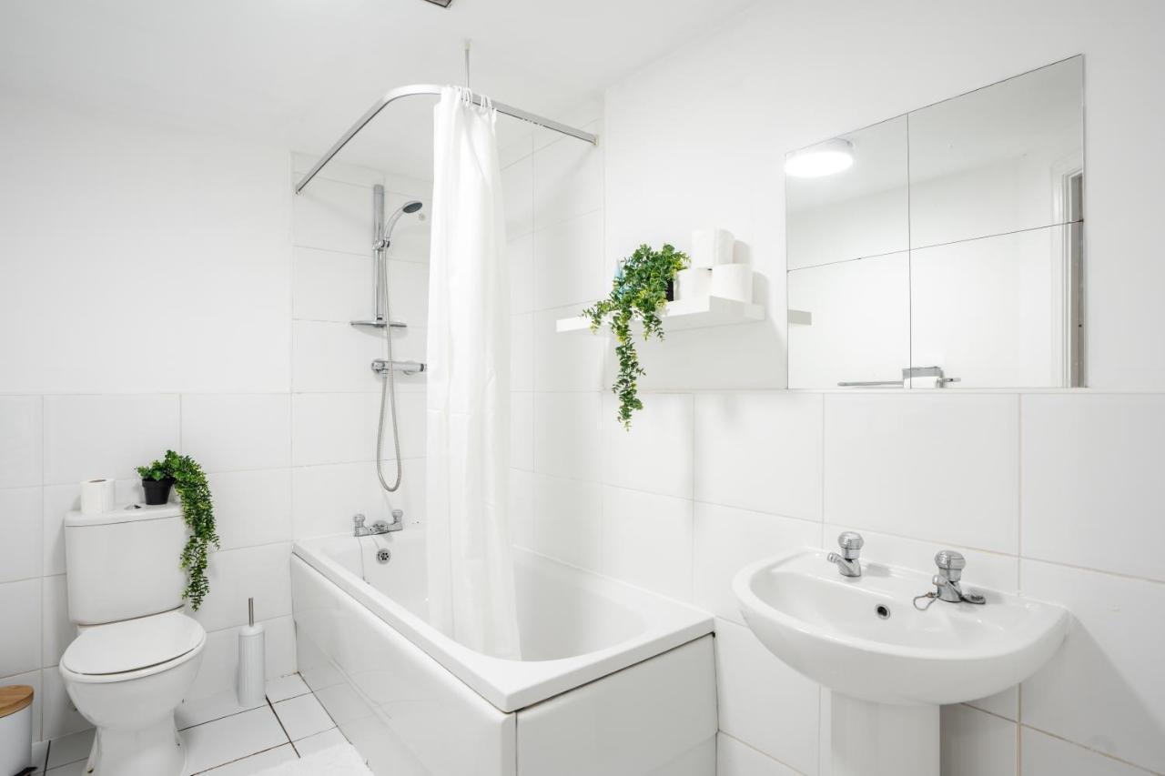 Stylish 2 Bed Manchester Flat ภายนอก รูปภาพ